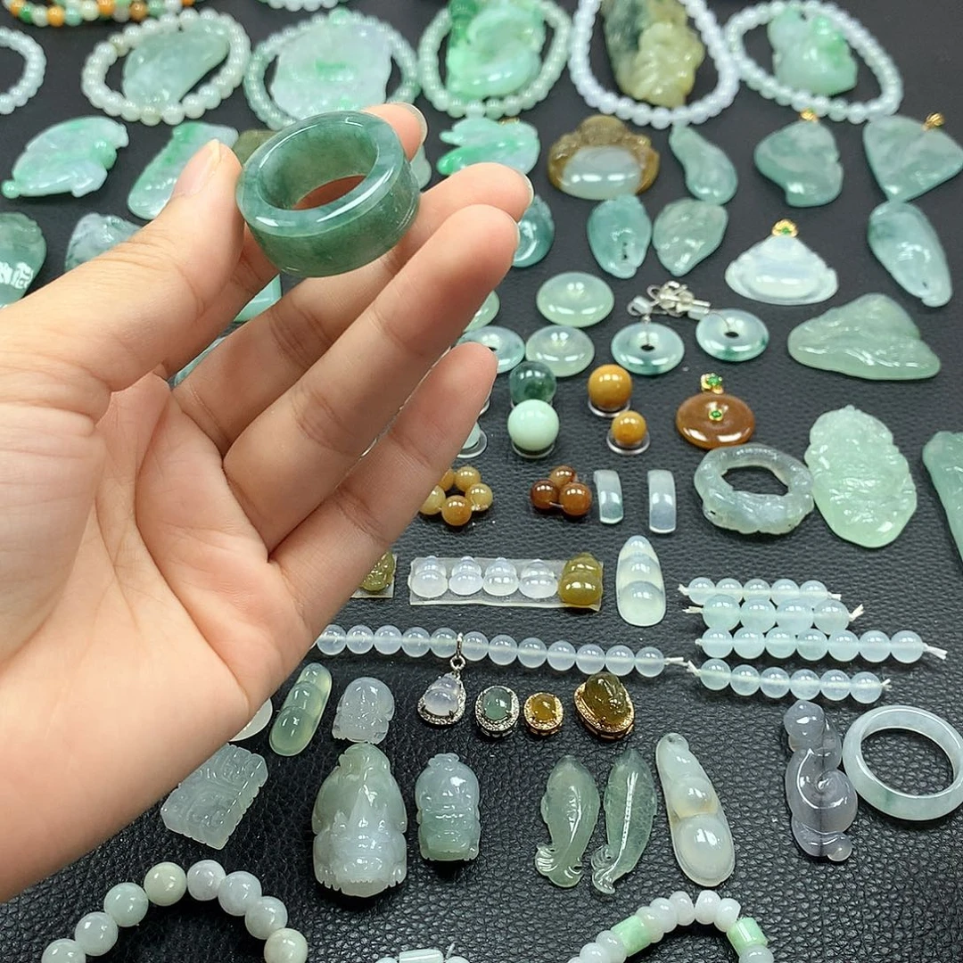 翡翠未镶嵌颈饰戒圈