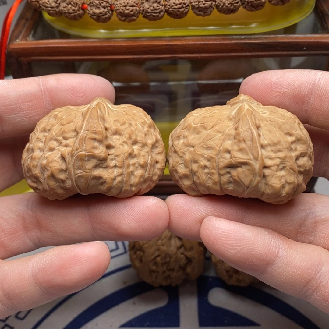 核桃把件四二左右逢缘