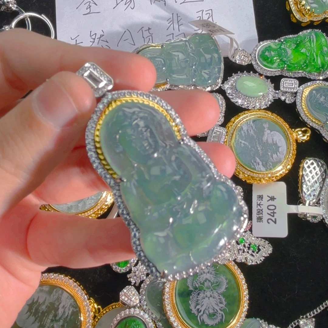 翡翠颈饰未镶嵌观音