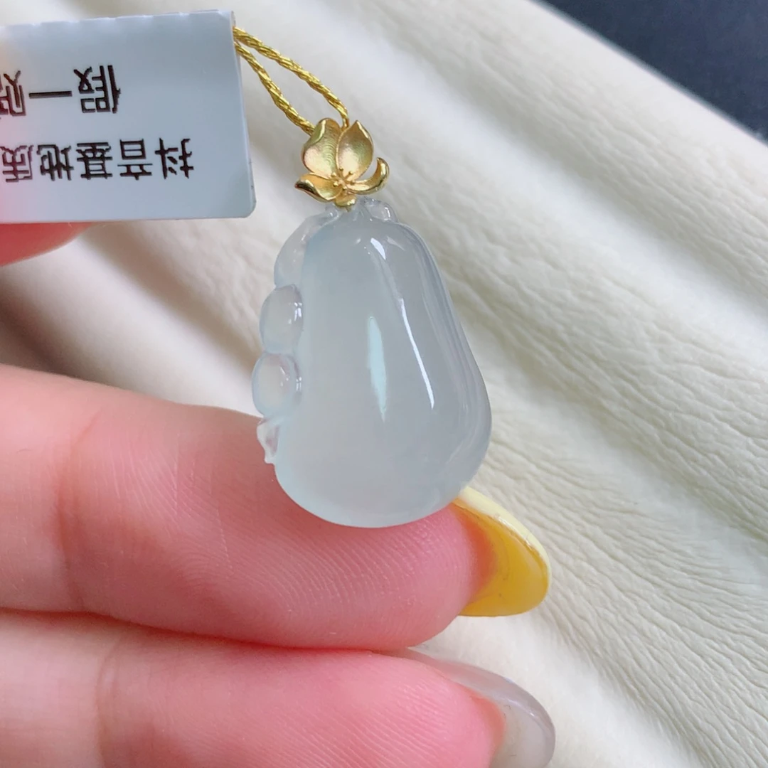 颈饰18K金镶嵌翡翠福瓜