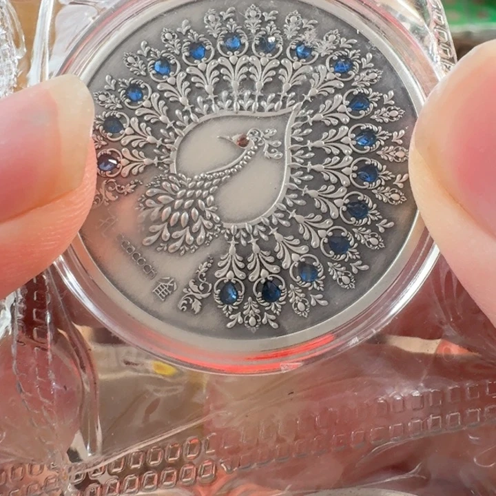 其他普通金属不带证书孔雀章