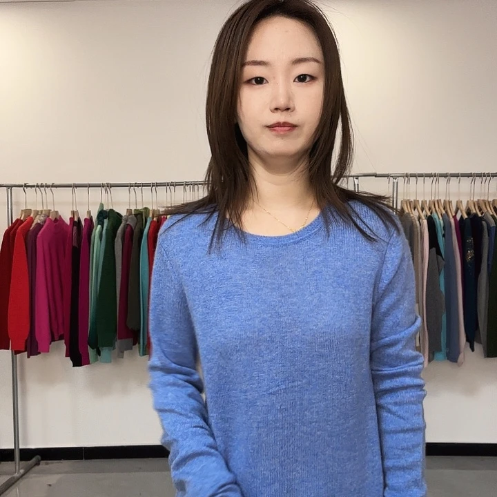 纯羊绒蓝色圆领上衣