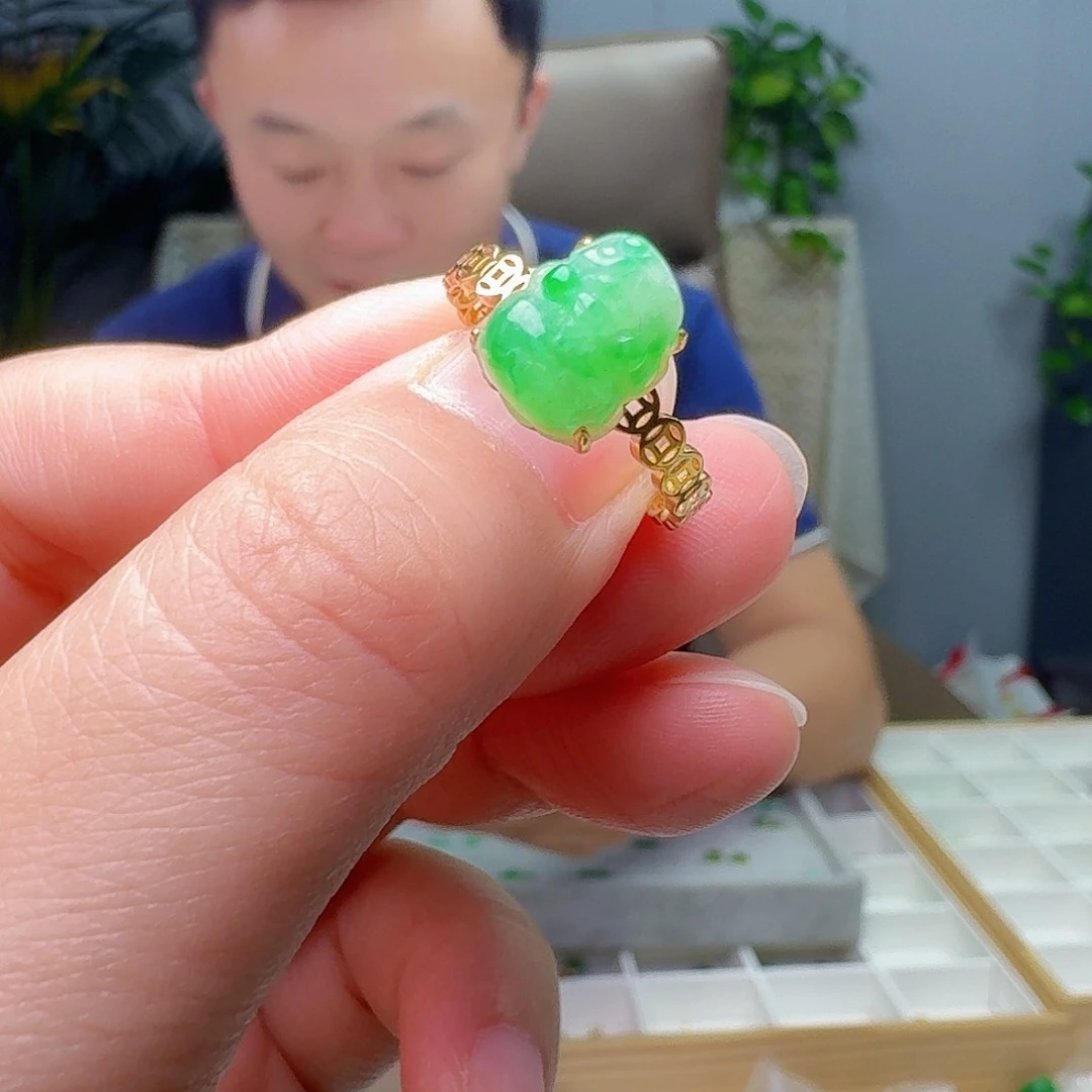 翡翠18K金镶嵌戒指天然