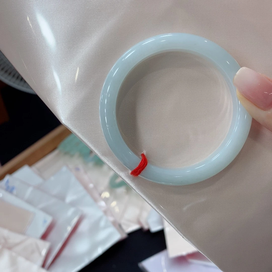 翡翠手镯未镶嵌灰*木买断