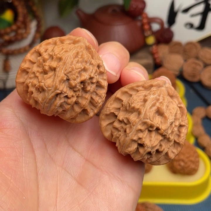 文玩核桃把件三角白40