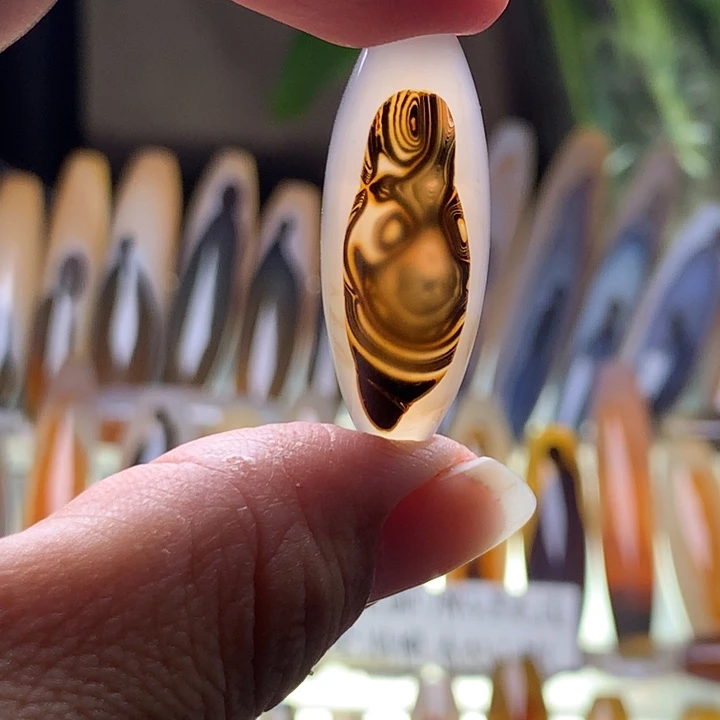 玛瑙/玉髓颈饰未镶嵌100有瑕