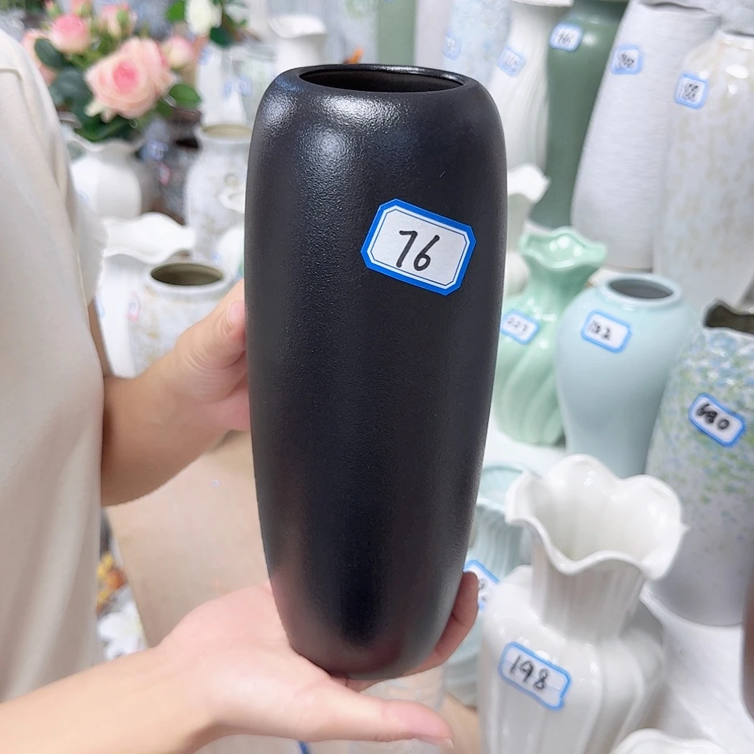76号黑色陶瓷高24厘米一个
