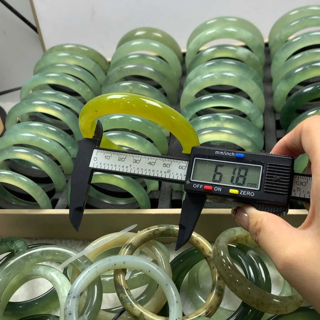 蛇纹石玉未镶嵌手镯253