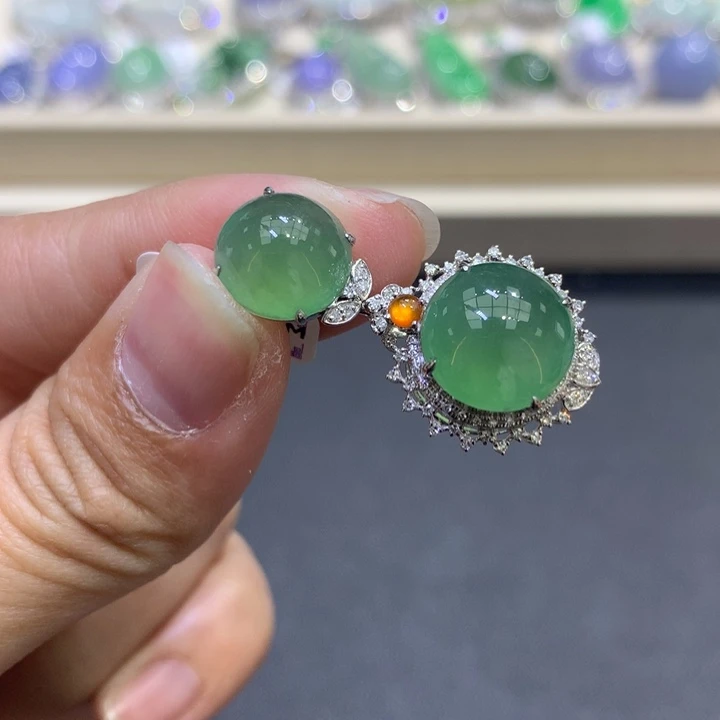 翡翠颈饰18K金镶嵌翡翠