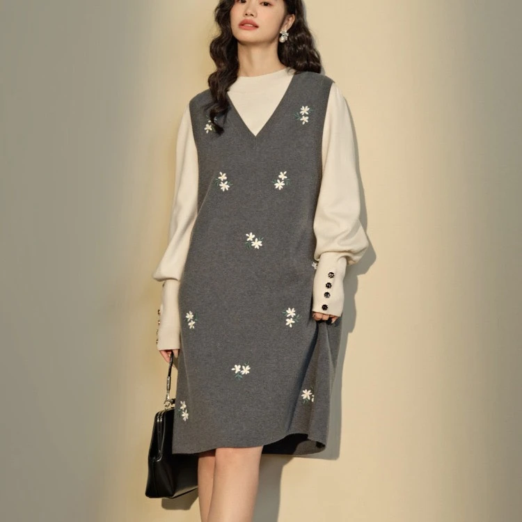 孕妇装秋装2025新款秋冬外穿洋气休闲宽松刺绣背心假两件连衣裙女