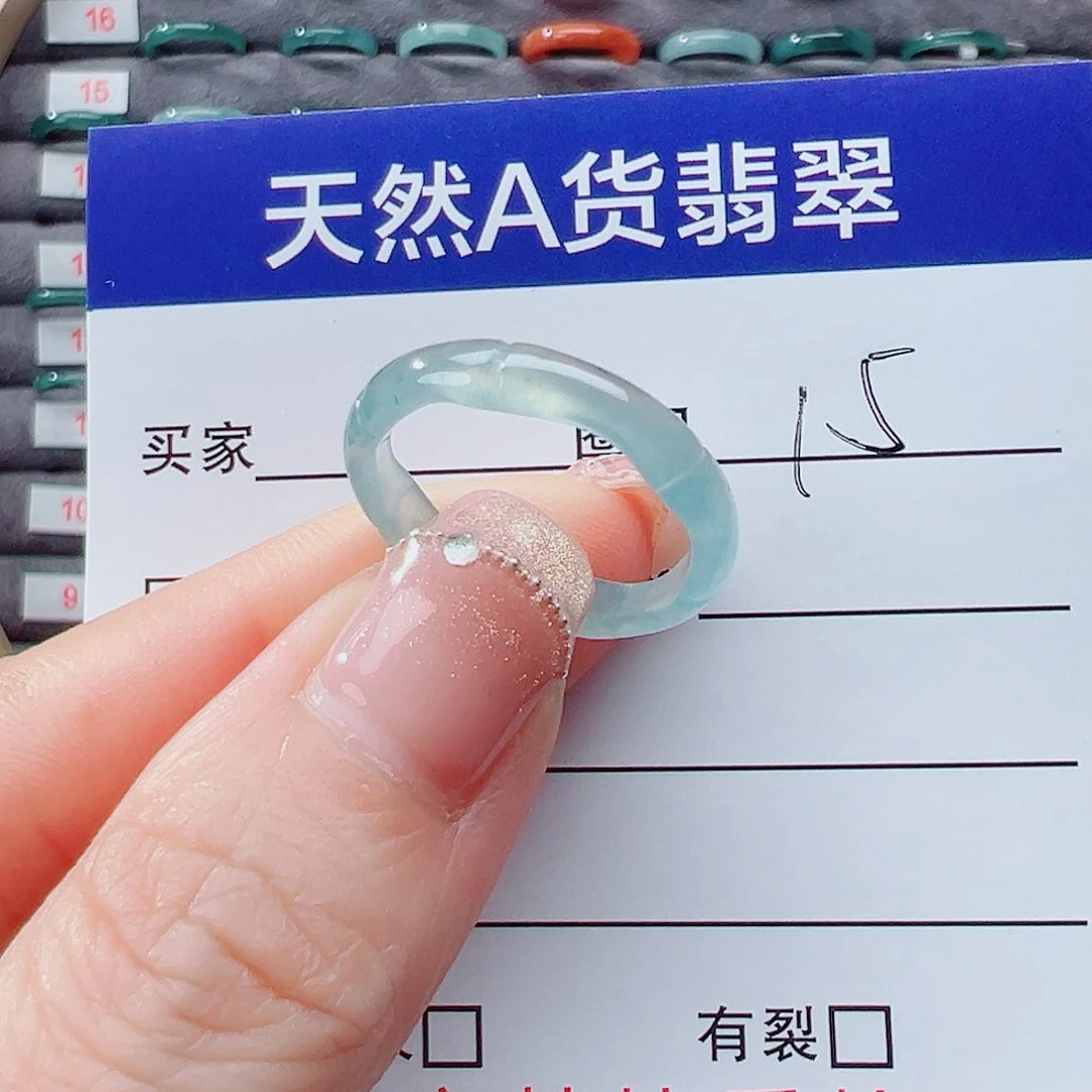 翡翠戒指未镶嵌金**、戒圈