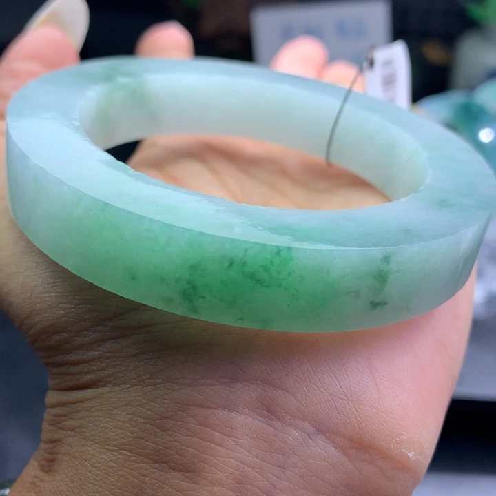 定制翡翠未镶嵌翡翠手镯