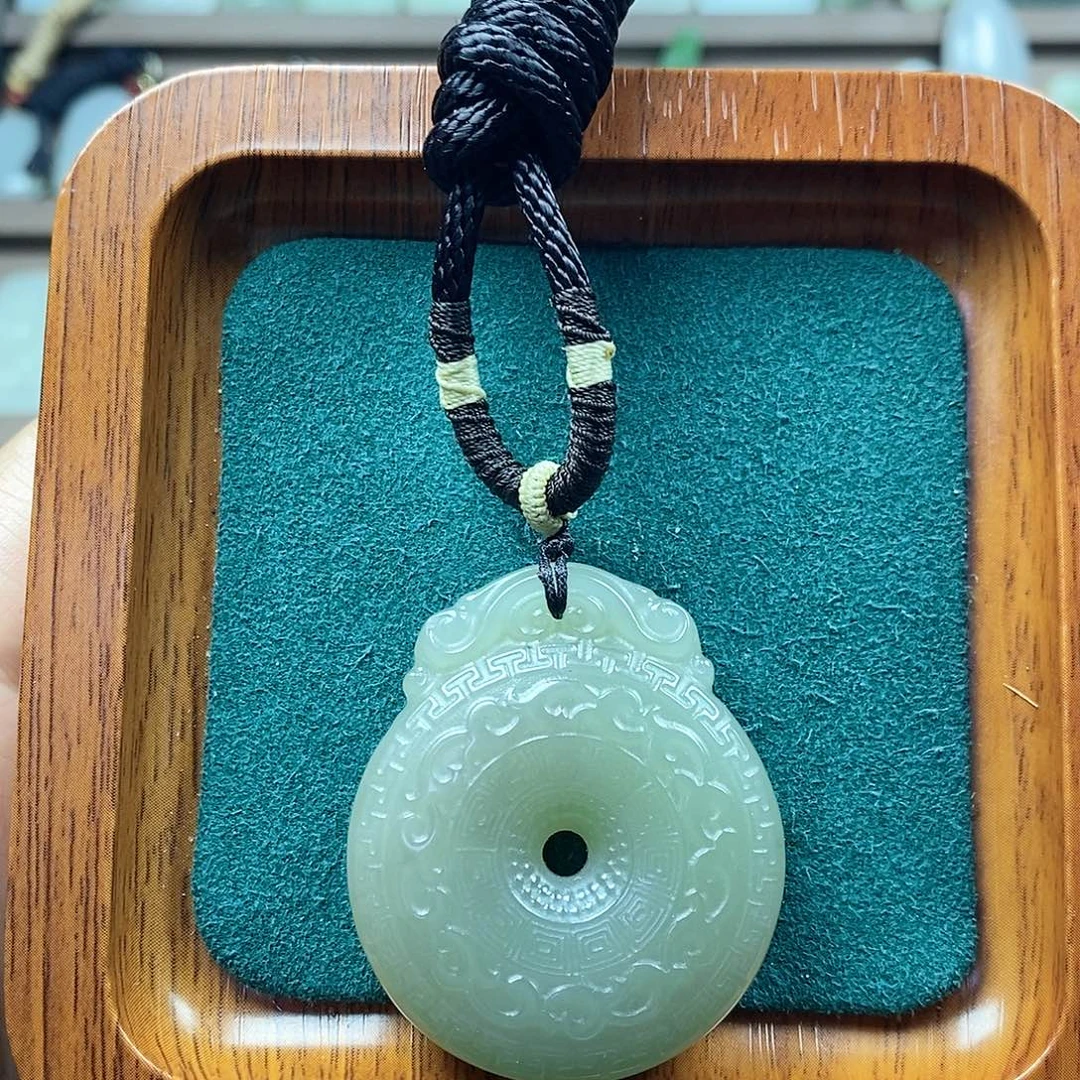 和田玉未镶嵌颈饰孤品45mm平安扣