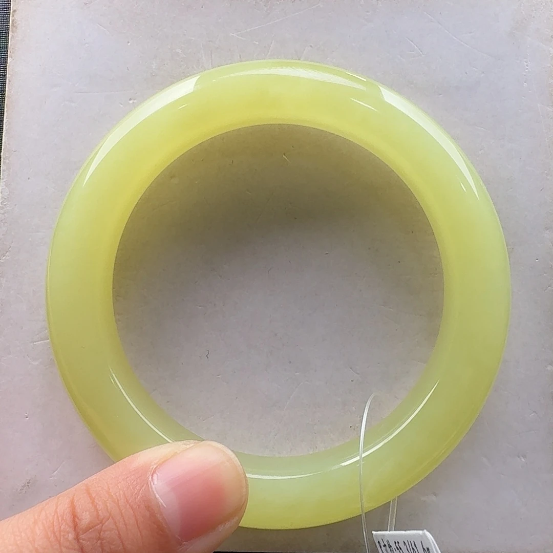 未镶嵌手镯和田玉55.3鸡油黄包容纹