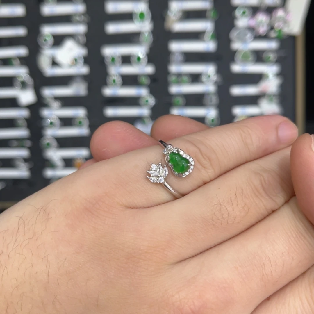翡翠戒指银S925镶嵌翡翠戒指