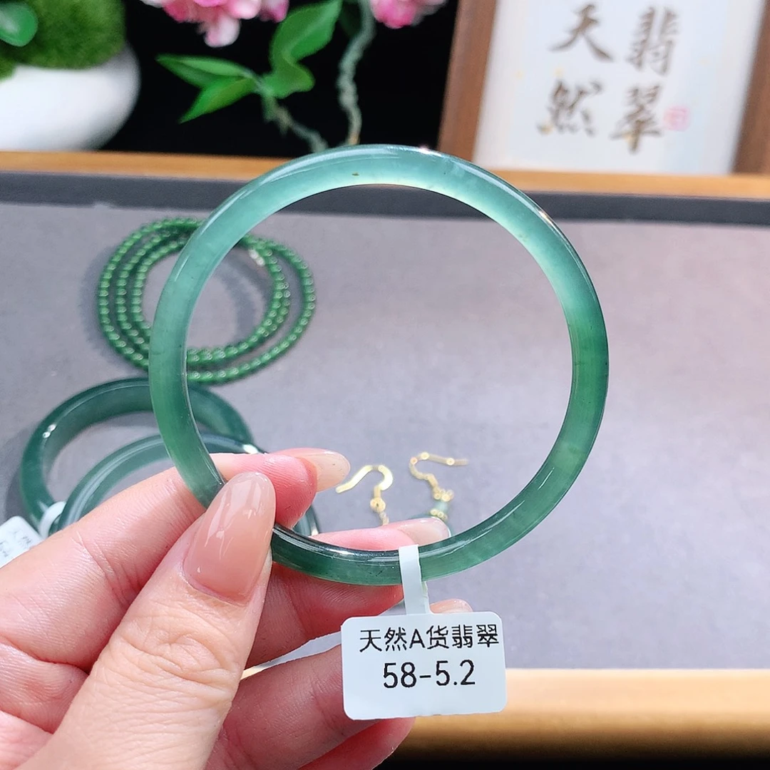 未镶嵌手镯（圆镯）翡翠