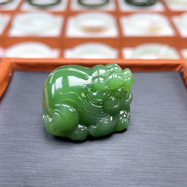 颈饰未镶嵌和田玉（碧玉）老俄七菠菜绿