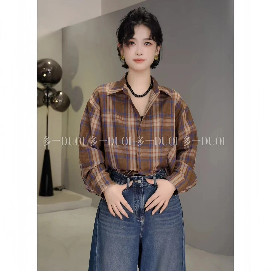 多一“琥珀流光”2025早秋休闲撞色条纹格子翻领不规则下摆宽松衬衫