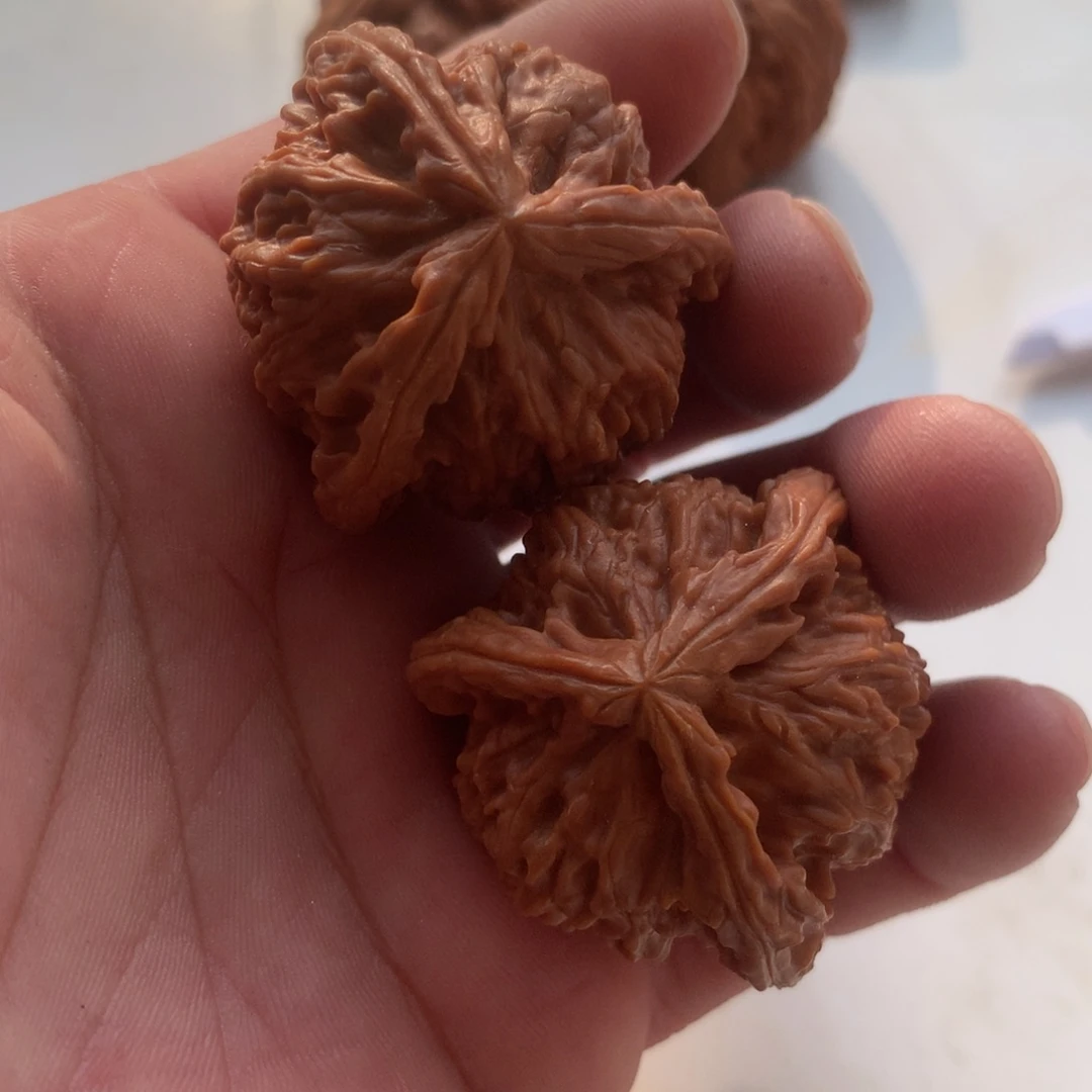 玉***澄文玩核桃吊坠三棱