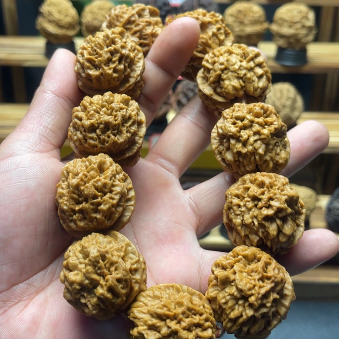 王***法核桃33mm龙鳞舍利子手持11颗