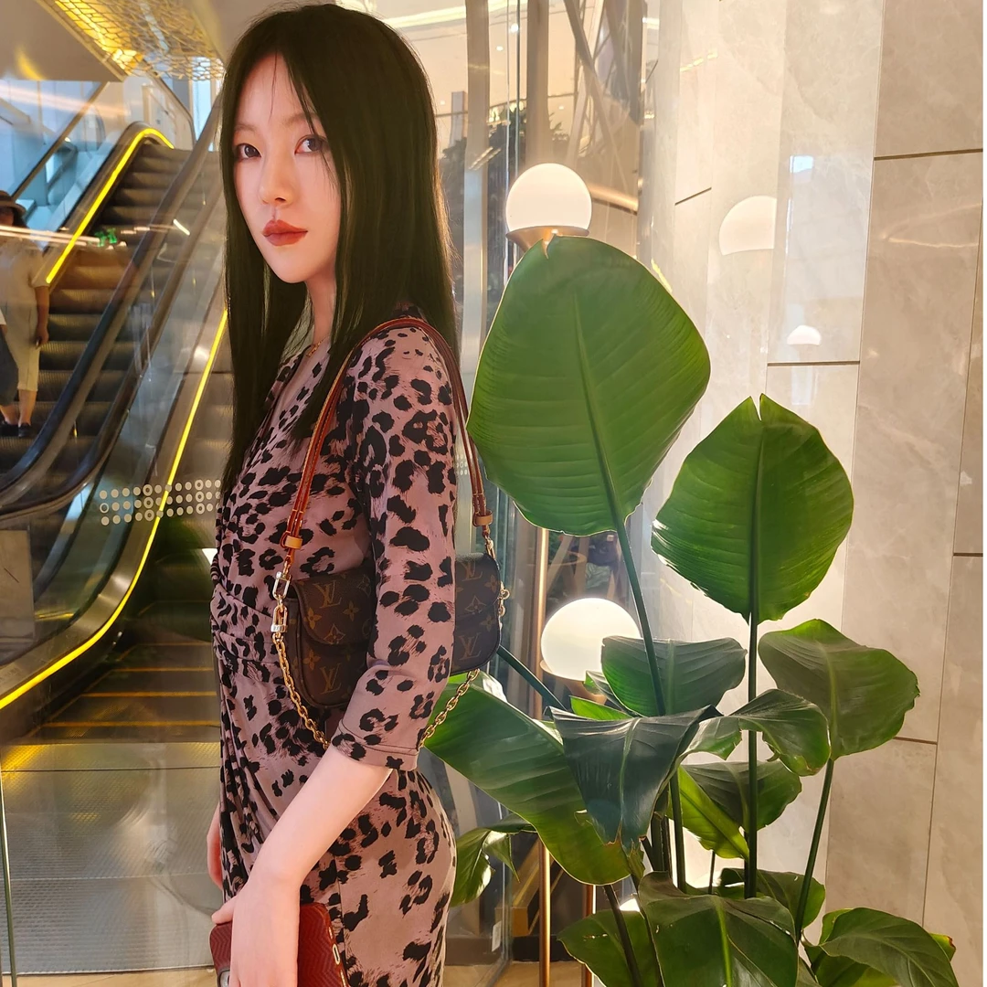 春夏季新款紫色豹纹裹身裙轻熟风法式女人味气质连衣裙女士印花