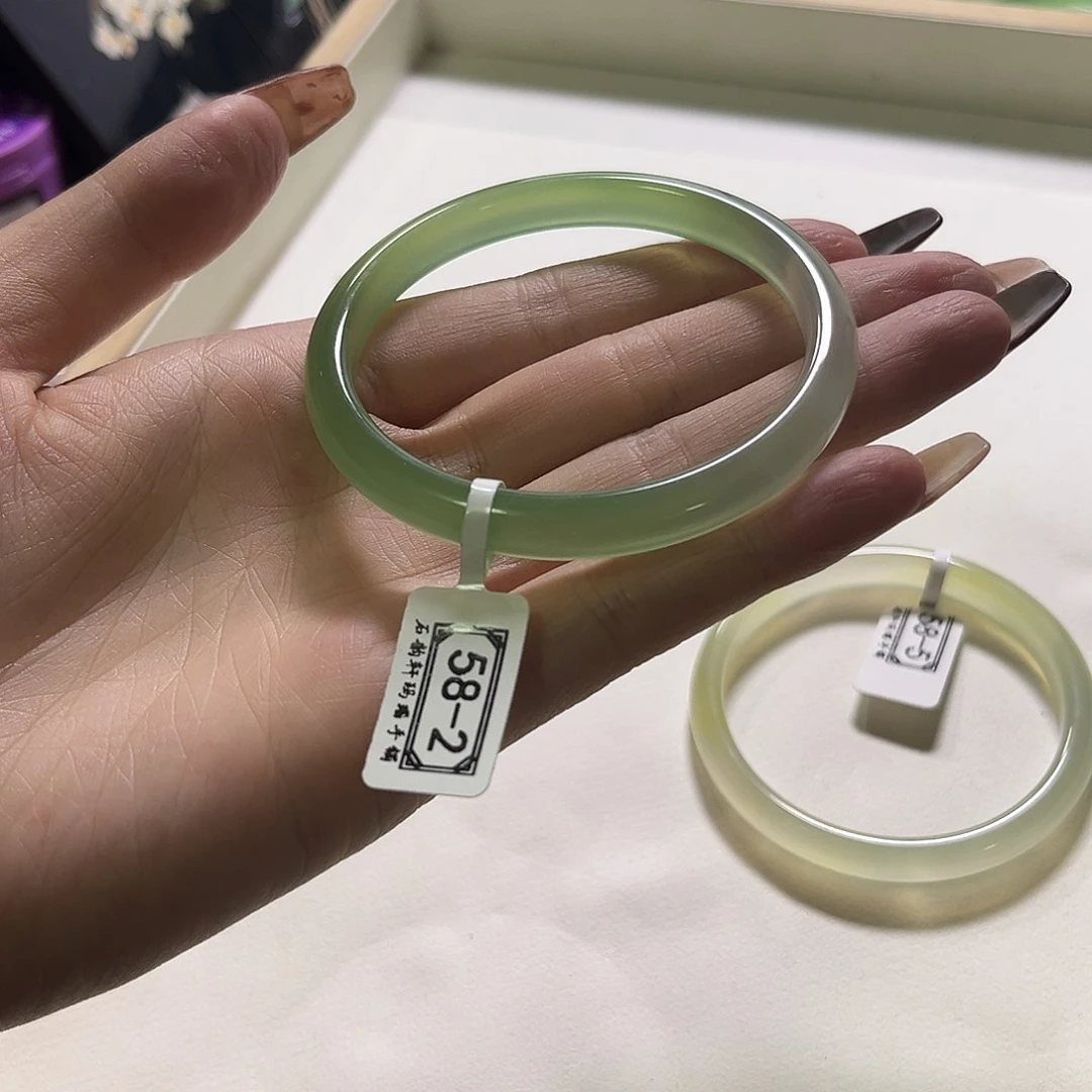 葡****石英质玉未镶嵌手镯