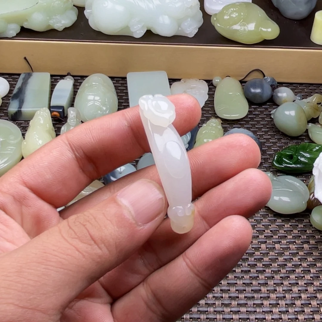 ꧁***꧂和田玉未镶嵌颈饰