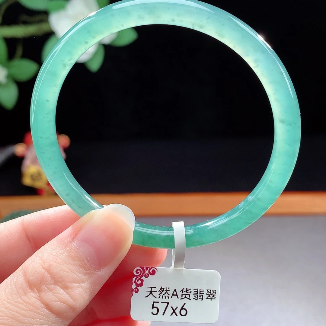 未镶嵌手镯（圆镯）翡翠