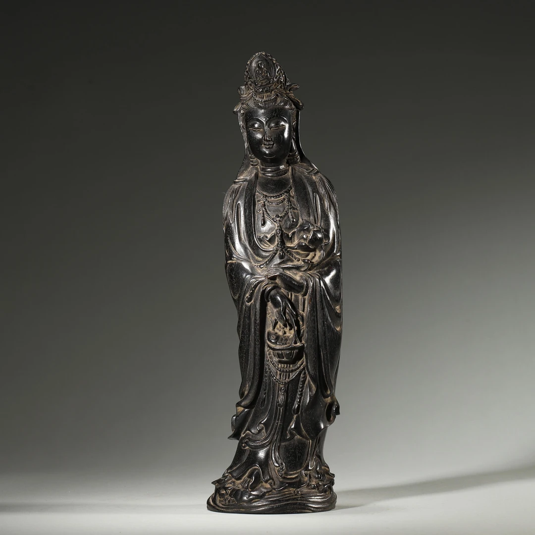 Lot43 清代 红木观音立像