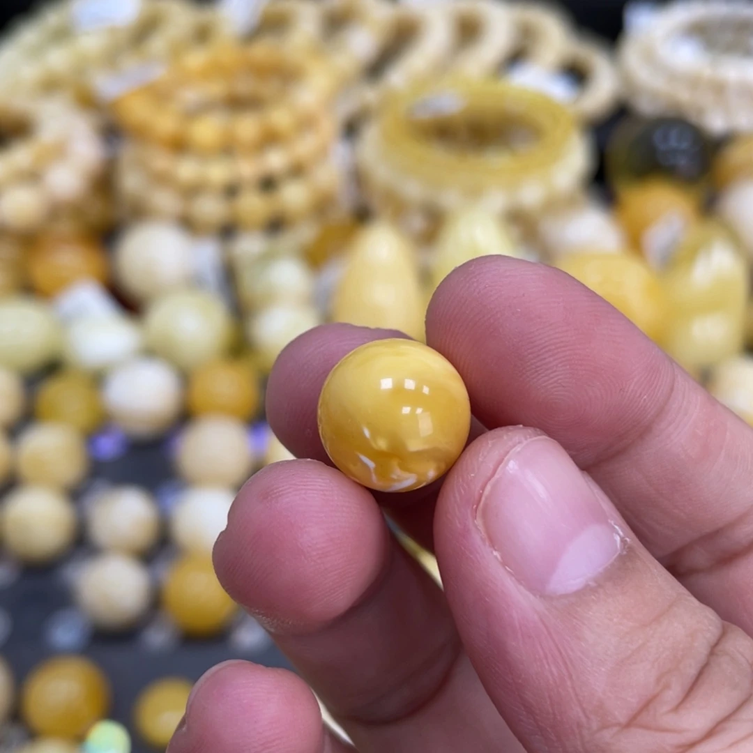 斓***橙未镶嵌蜜蜡裸石12.7mm瑕疵