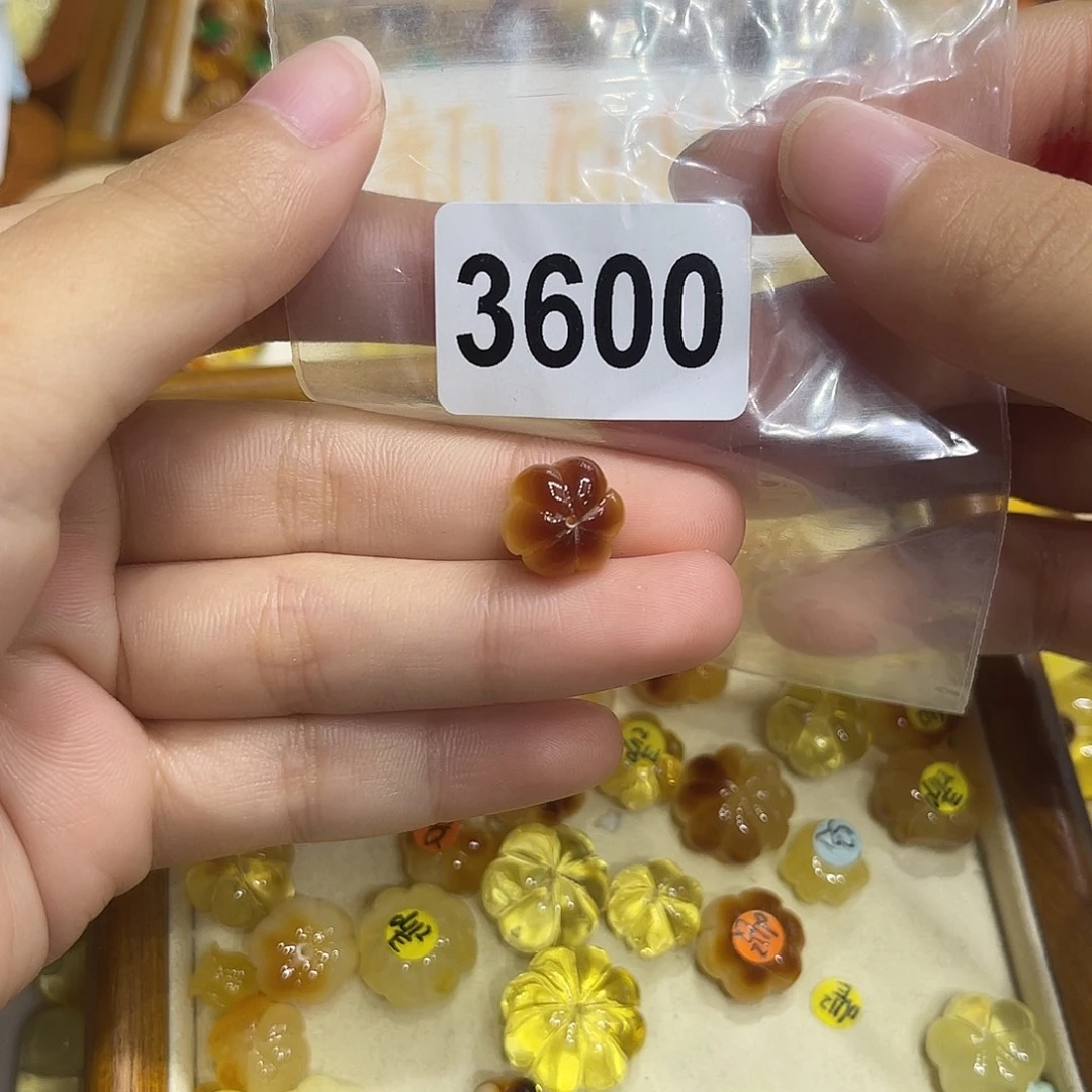 琥珀未镶嵌珠宝奇石