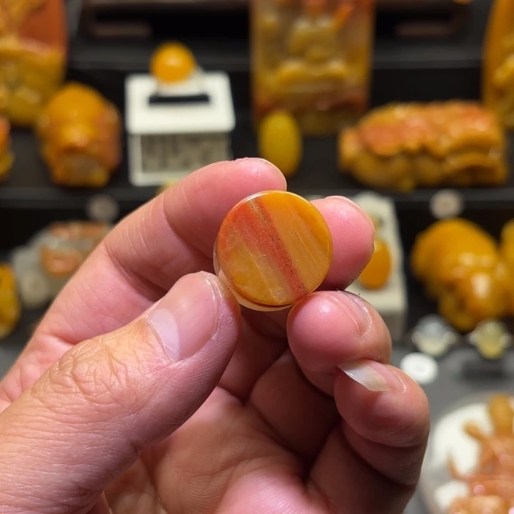 石英质玉（黄龙玉）未镶嵌颈饰