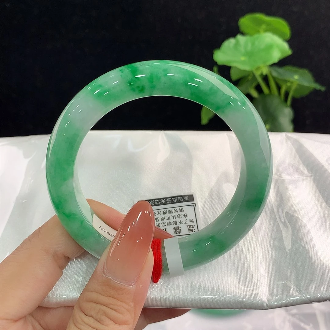 翡翠手镯未镶嵌正56