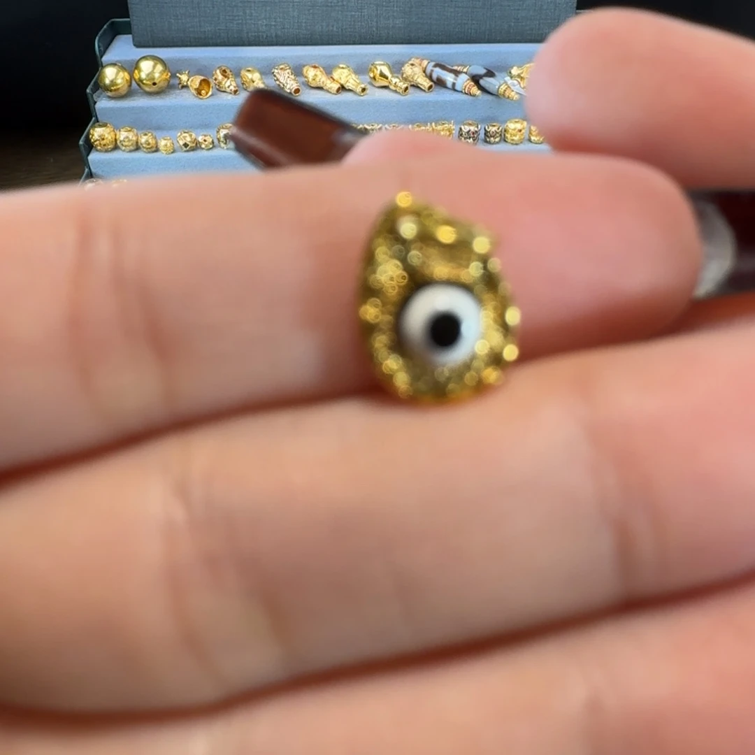 足银玻璃侧挂一个天珠