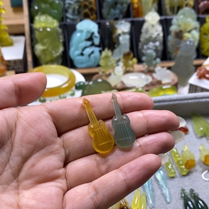 蛇纹石玉未镶嵌颈饰