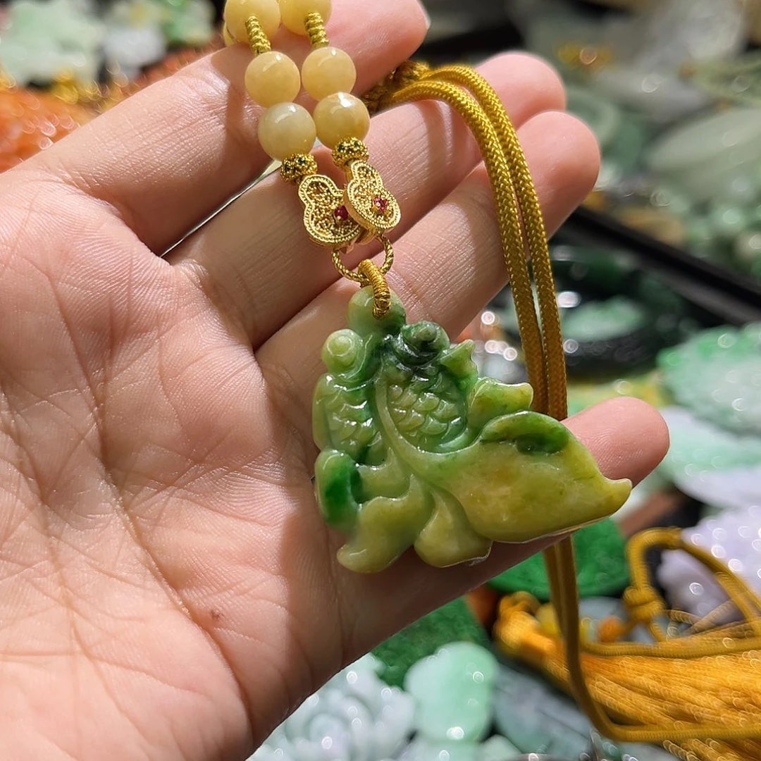 翡翠未镶嵌颈饰待编织