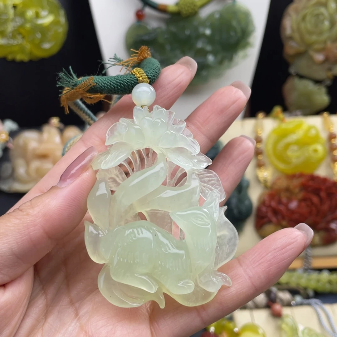 蛇纹石玉未镶嵌颈饰Y**?