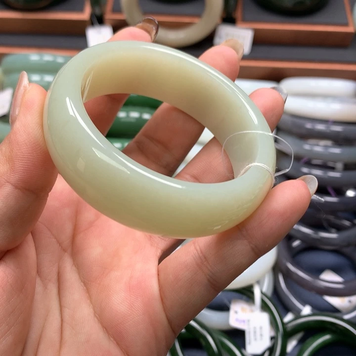 【闪购商品】未镶嵌手镯和田玉