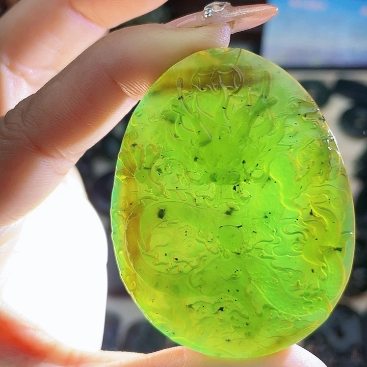 蛇纹石玉未镶嵌挂件泰山玉龙牌