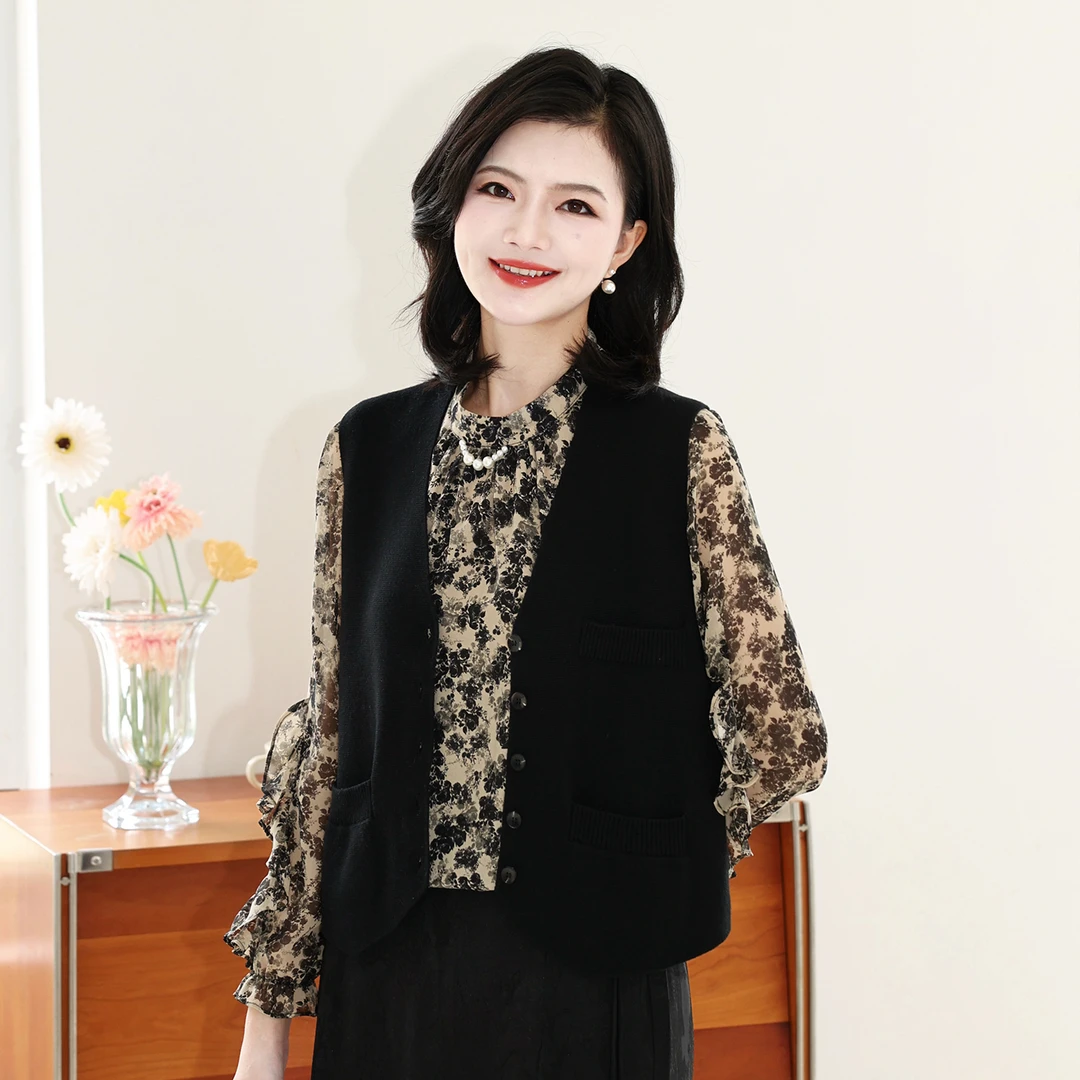 枫竺阿楠anan自由简意四平针V领单排扣无袖针织马甲出游服装女秋