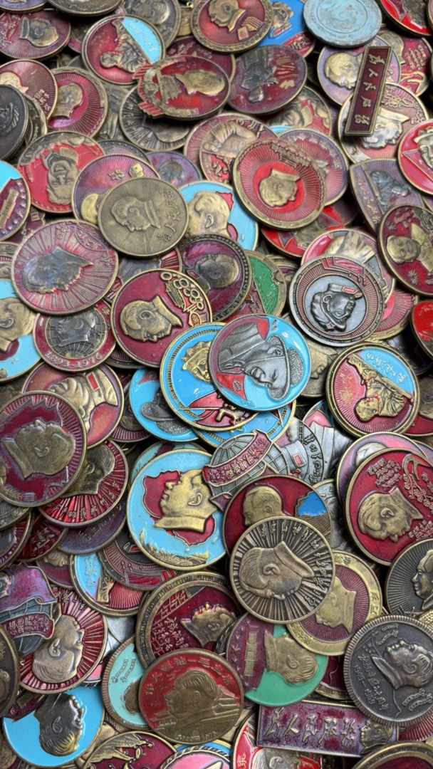 爷爷铜像章随机发不挑品相不挑款微瑕尺寸约2.4CM至3.5CM