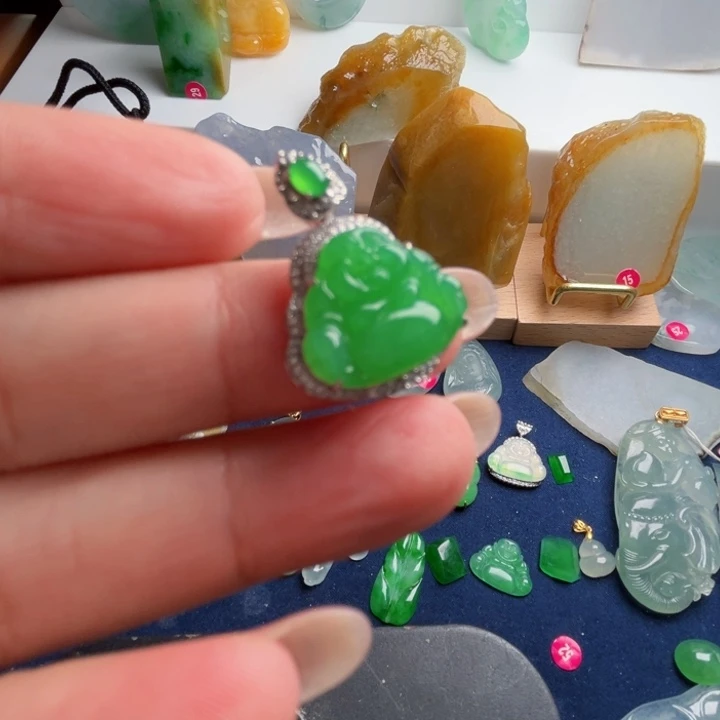 翡翠18K金镶嵌颈饰天然翡翠