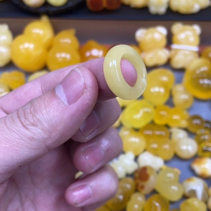 琥珀未镶嵌珠宝奇石