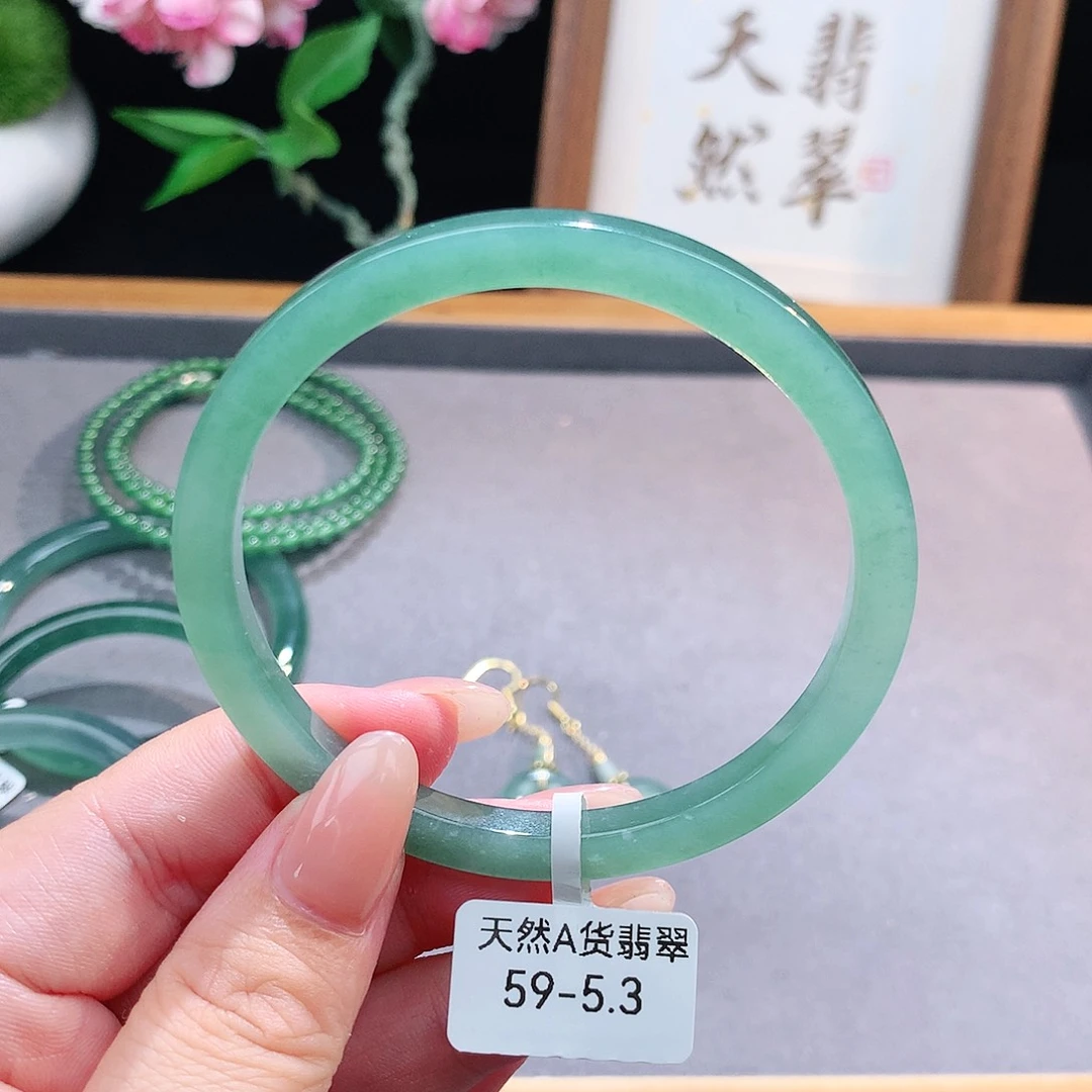 未镶嵌手镯（圆镯）翡翠