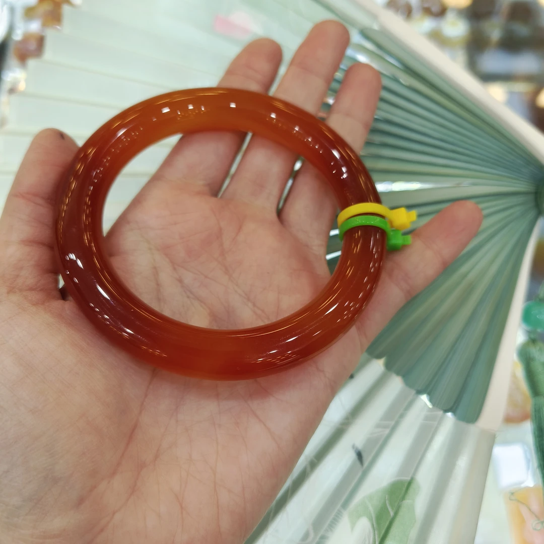 玛瑙圆条手镯红色