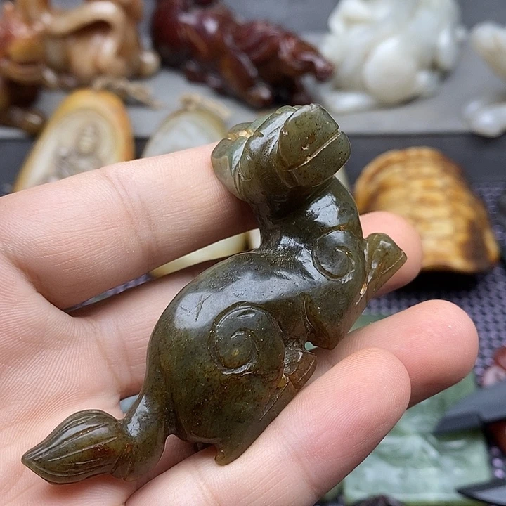 未镶嵌蛇纹石玉颈饰