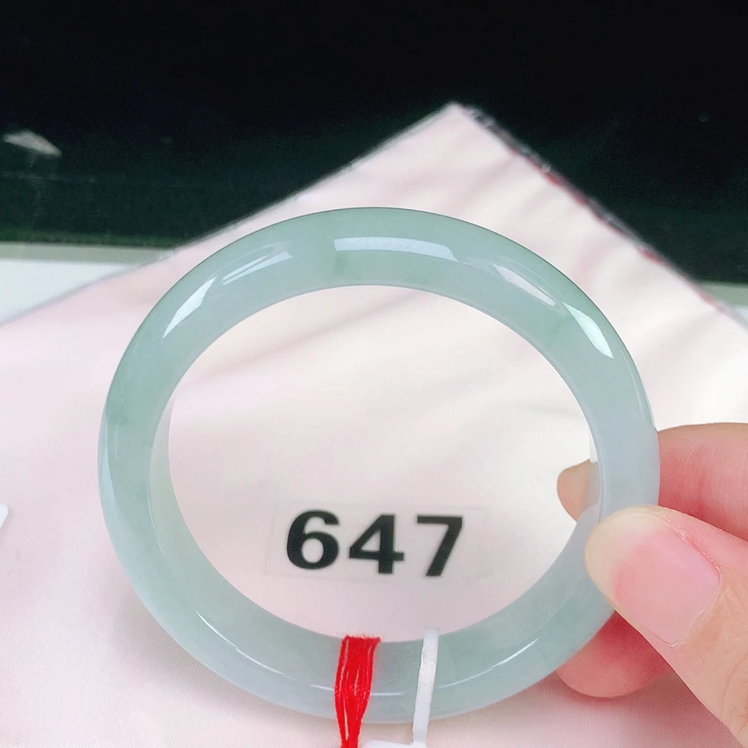 未镶嵌手镯（圆镯）翡翠