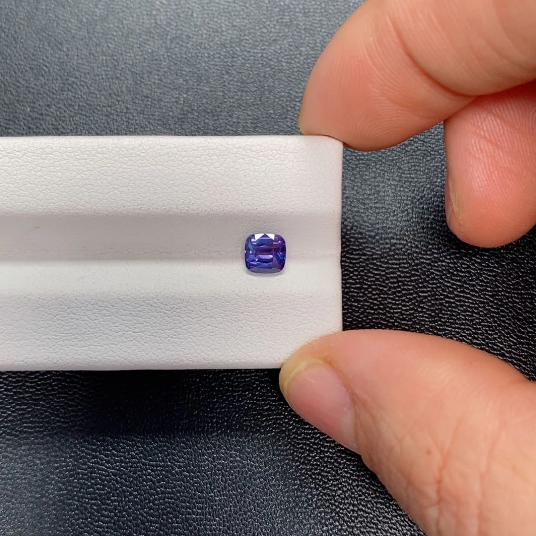 蓝宝石裸石未镶嵌1.12无烧变色