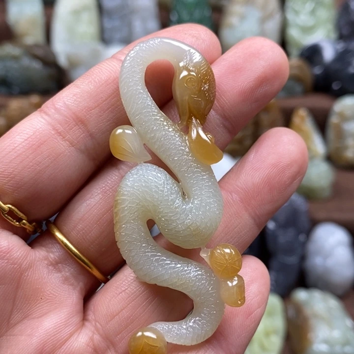 和田玉颈饰未镶嵌