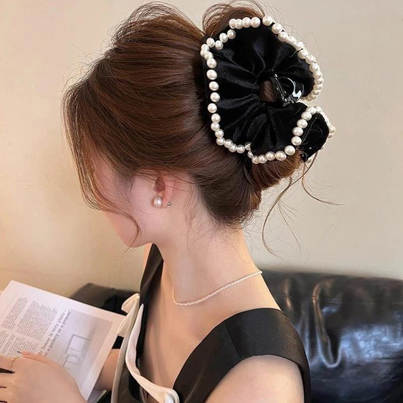 法式丝绒珍珠抓夹女高级感气质盘发鲨鱼夹2025新款后脑勺优雅发饰